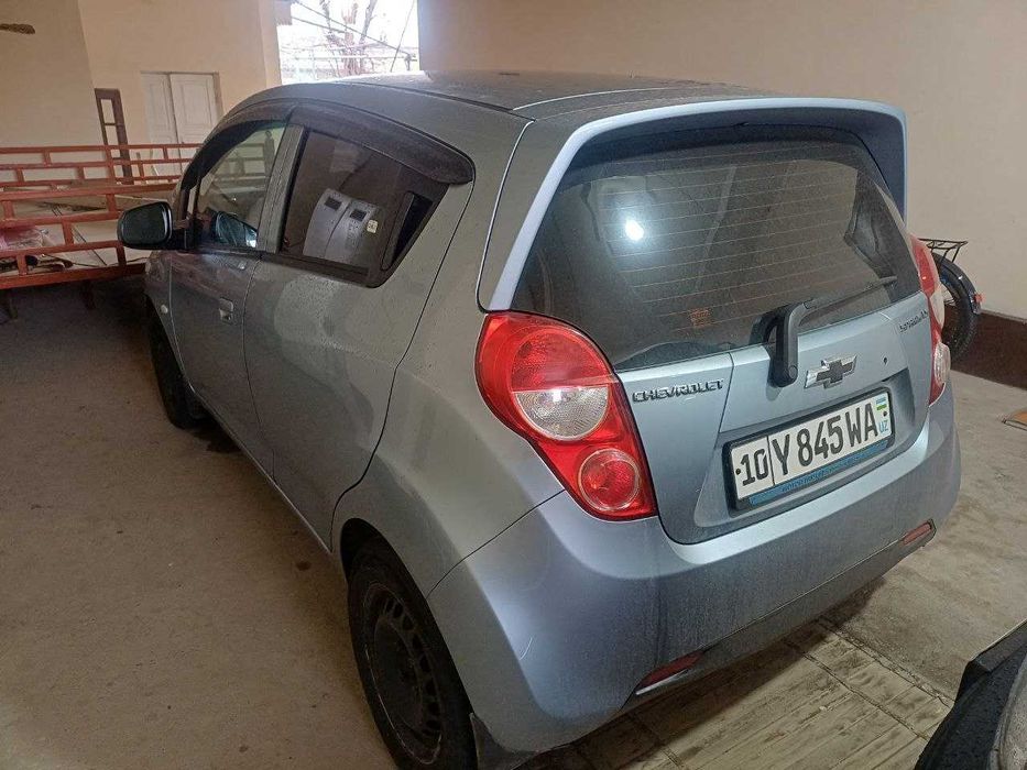 Spark navarotlari bilan faqat benzonda yurgan