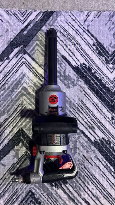 Masina de insurubat cu impact puternic