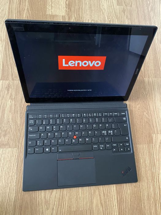 Laptop Tabletă Lenovo X1 intel core i5 Generația 8,Display mare tabletă cu tach.Laptopul este descompletat vedeți foto