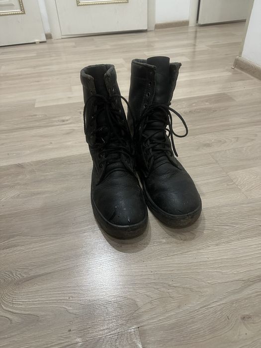 Продам 2 пар берцы размер 42