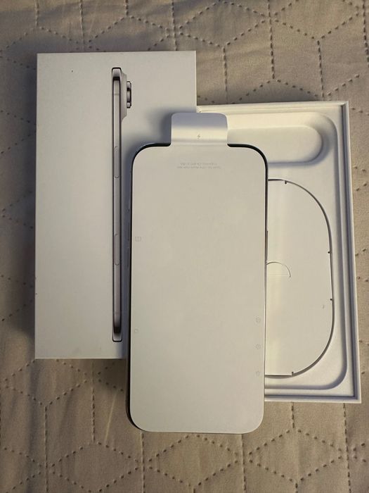 Нов iPhone Air бял с 256 GB