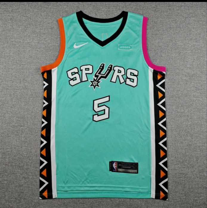 Maiouri de baschet cu San Antonio Spurs