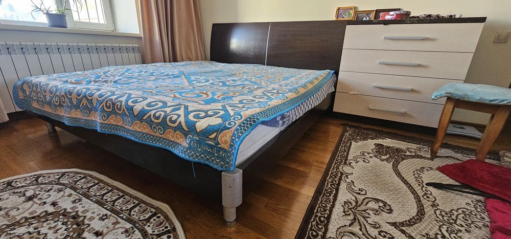 Двуспальная кровать