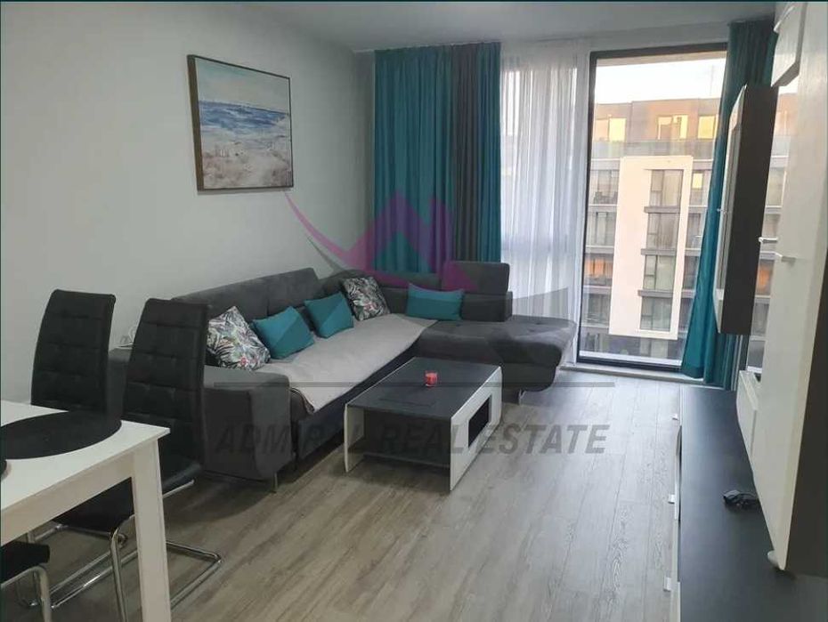 Дава се под наем Двустаен апартамент в к.к. Св.Св. Константин и Елена - 50 кв.м за 650 € - Снимка #1