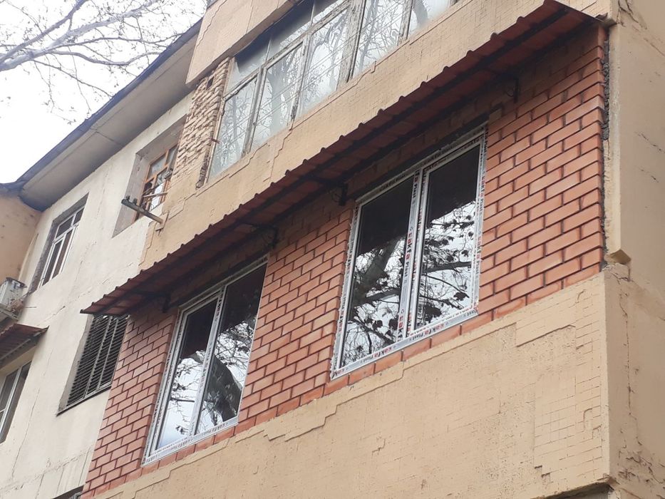 Выкладываю балконы кирпичом.  кладка кирпич