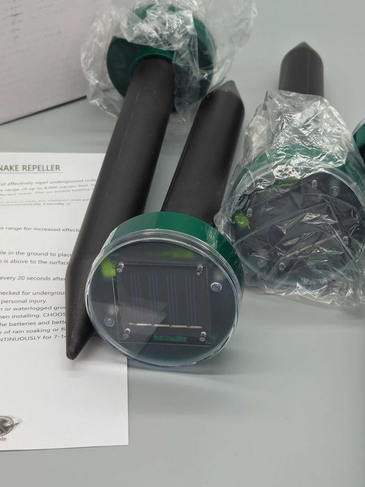 Соларен ултразвуков уред против къртици и змии ,репелер със земен кол