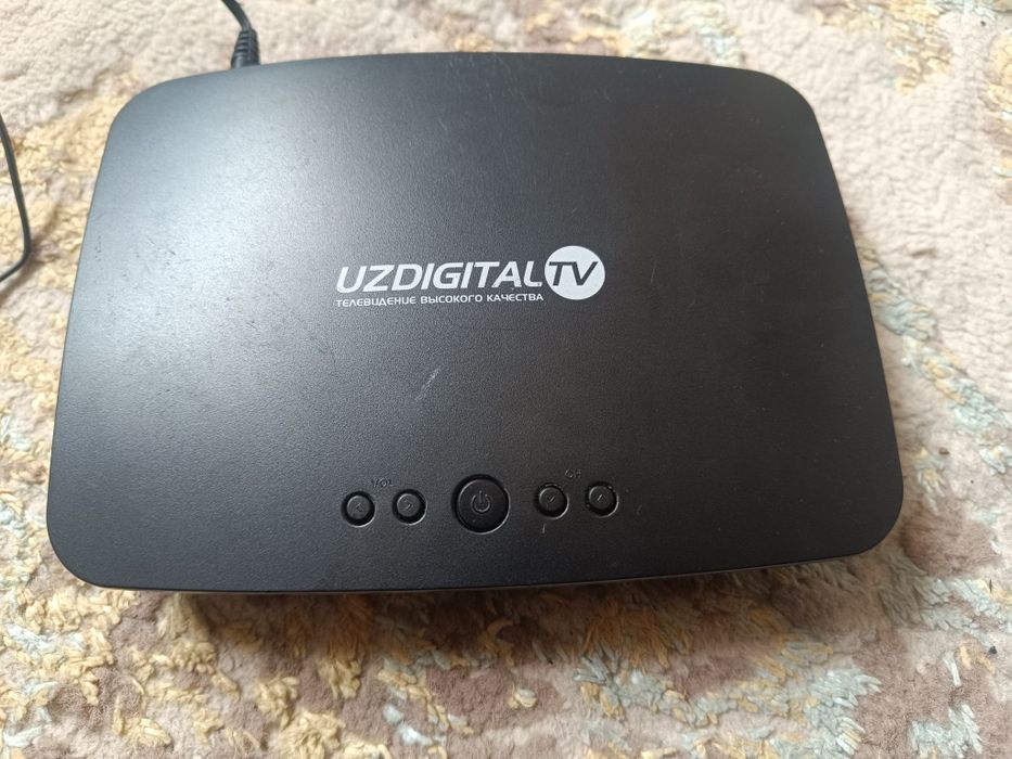 Тюнер  UZDIGITAL TV модели HD-T14IR.