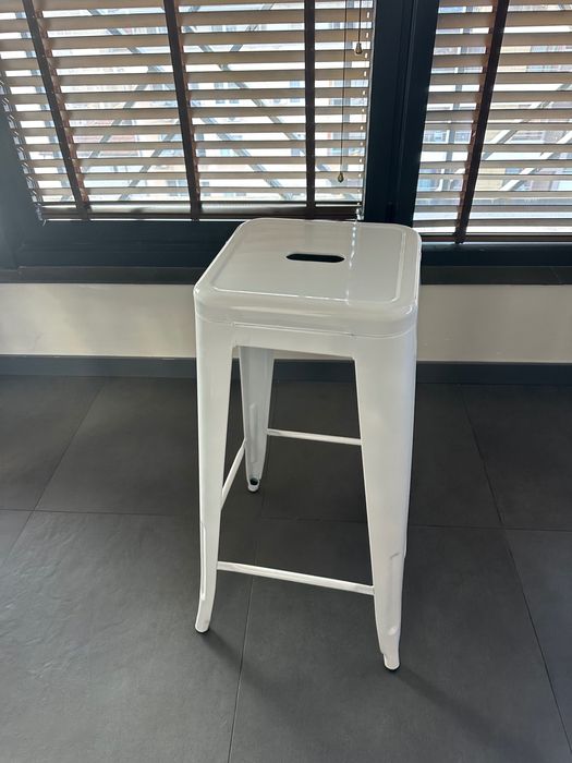 Бял метален бар стол с 2г гаранция и доставка до еконт