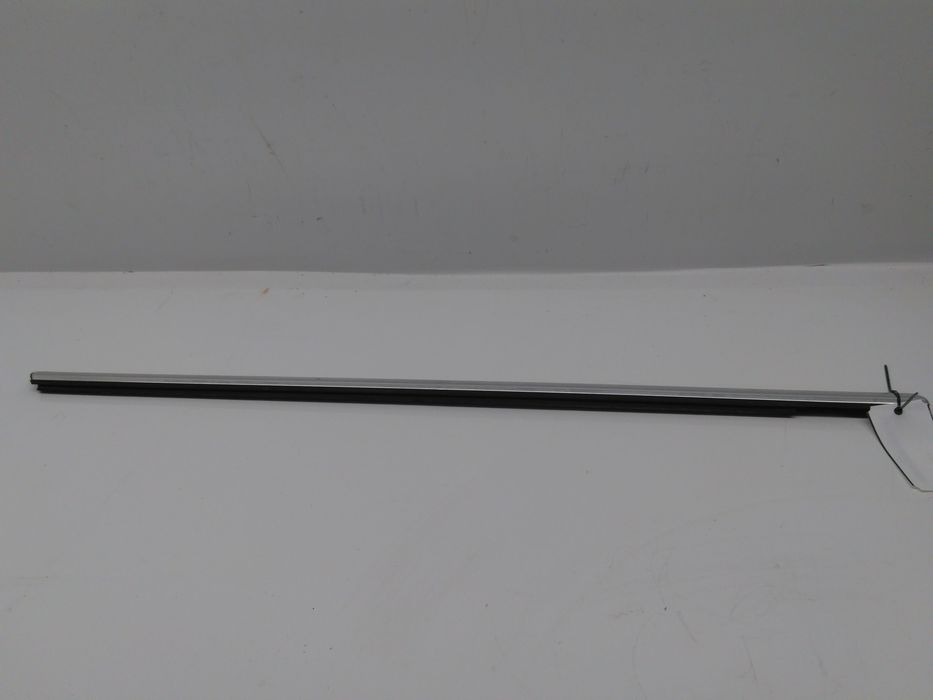 Perie geam cromata usa fata dr MERCEDES BENZ A CLASS W176 A1767250182