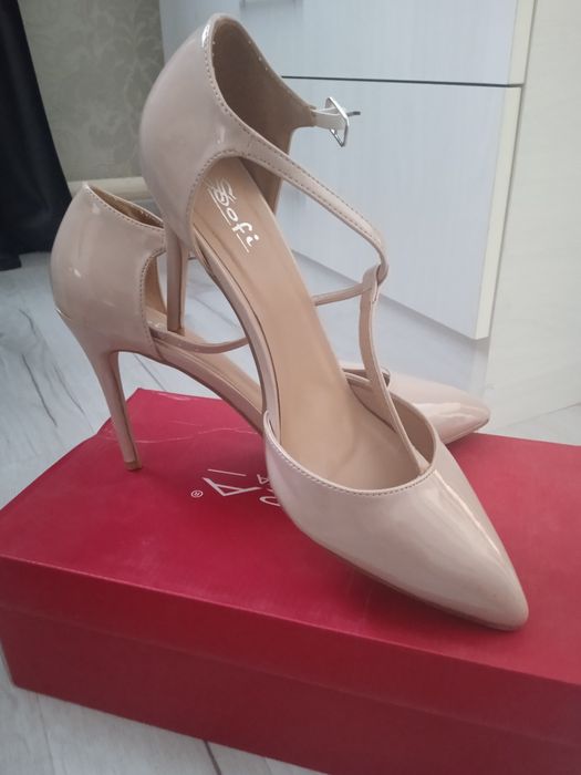 Женская одежда различных брендов