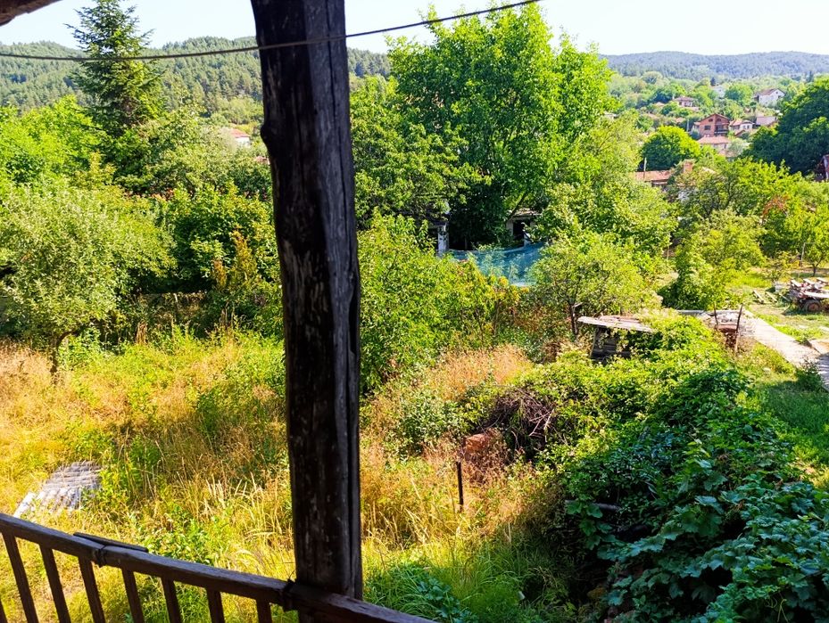 Къща с двор в с.Кътина