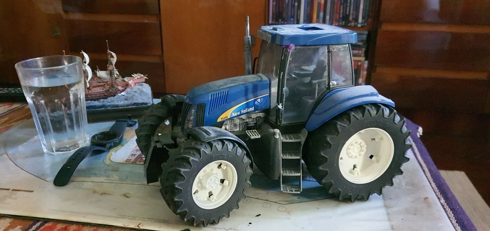 Obiecte decorative machete de colecție.  Excavator, tractor și o lamă