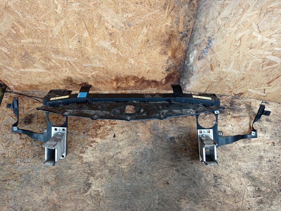 BMW E63 E64 предница маска очиларка трегер радиатори