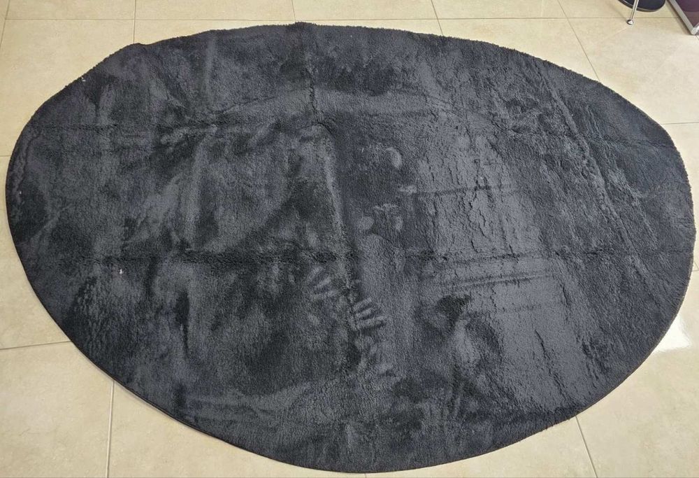 Овален килим черен -чисто нов