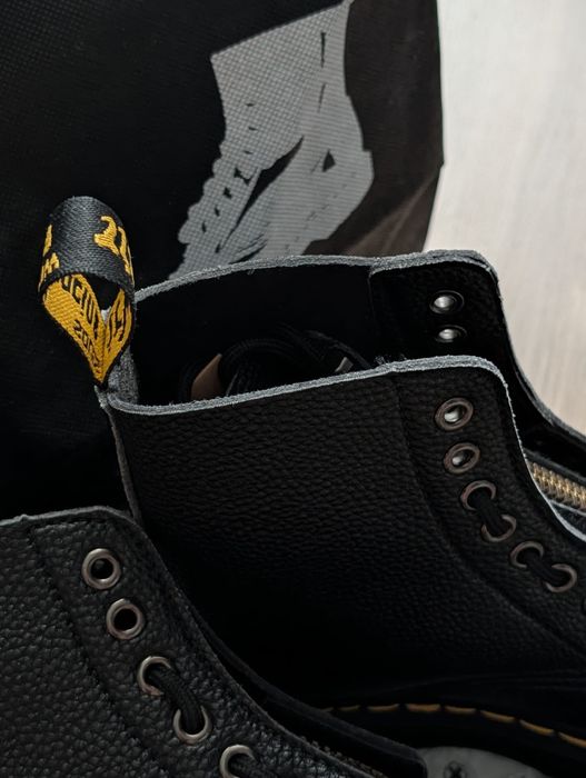 Dr. Martens Sinclair, 39