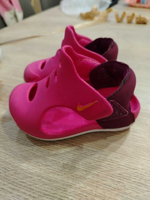Розови сандали Найк
