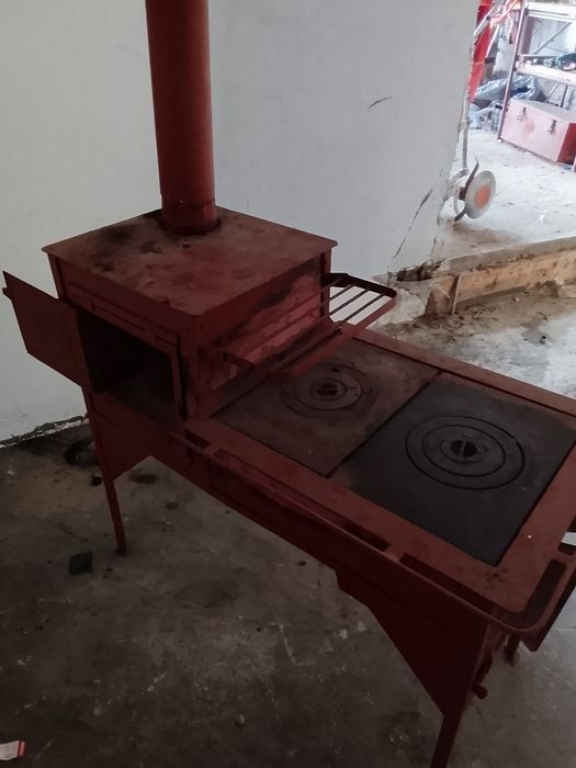 Vând sobă tip cizma din tabla in stare foarte buna