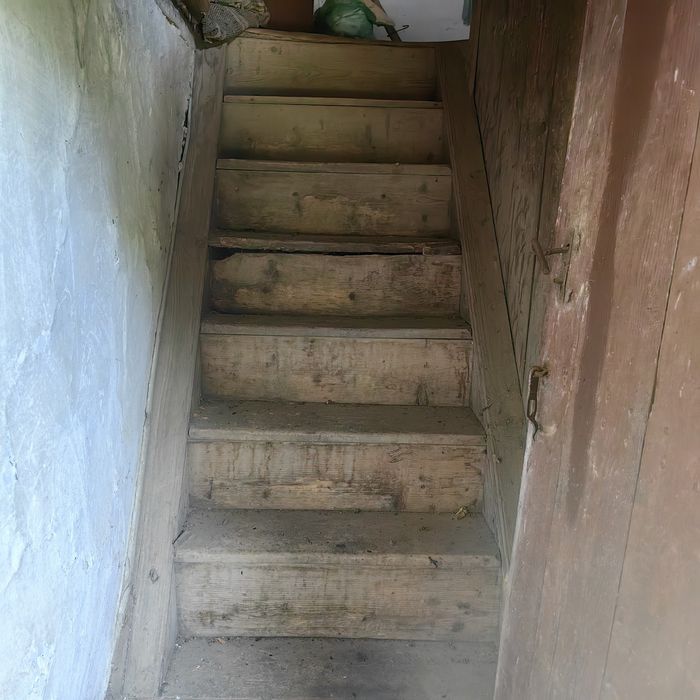 Продавам къща в полите на Еленския балкан село Плаково.