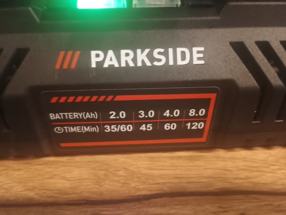 Baterii 4Ah  , încărcător dublu 2- 8 Ah  Parkside pentru unelte electr