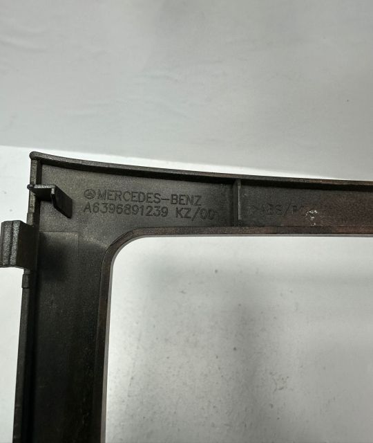 Ornament consola radio a6396891239 Mercedes-Benz Vito W639