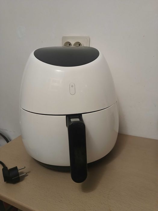 Airfryer/ Friteuza aer cald Heinner  SnowDrop HAF-B2000WH, termostat max 200˚C, puternic 2000W