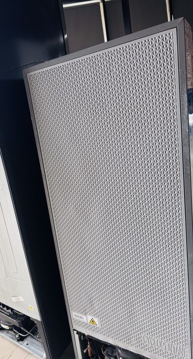 Продается отличный Морозильник стоячи