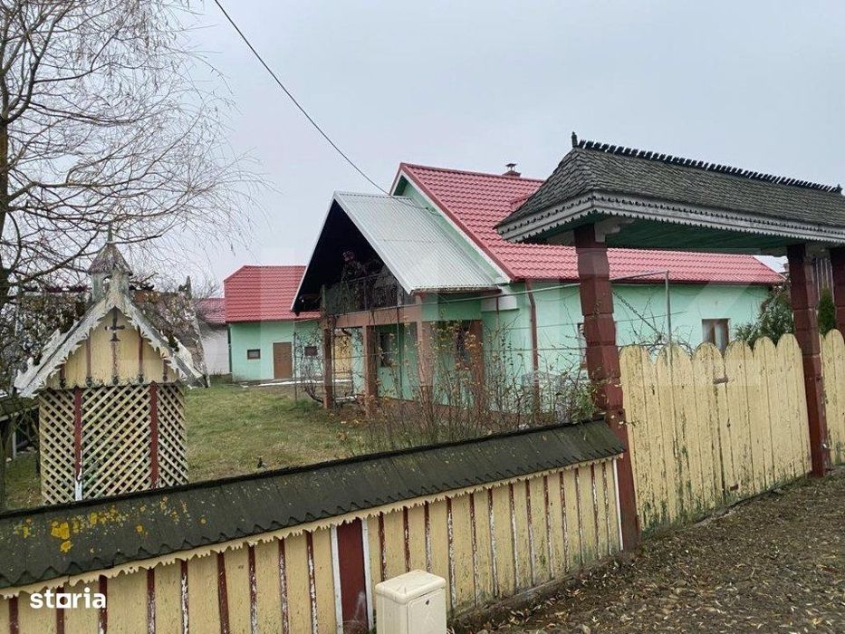 Casa si hala de vanzare, in Horodnic de Sus
