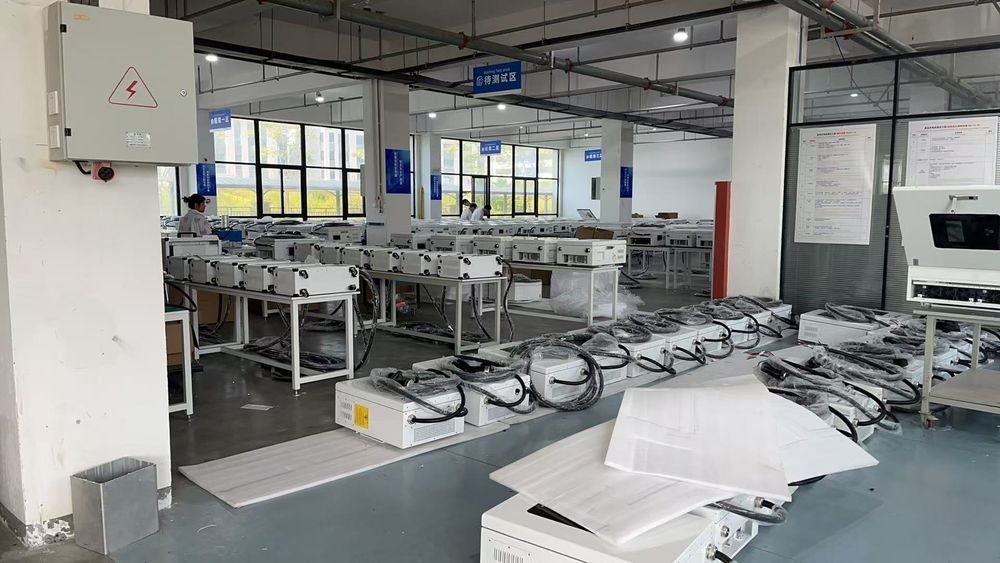 В наличии. Зарядное станция для 380w -  11kw, 20kw, 30 kw и 40 kw
