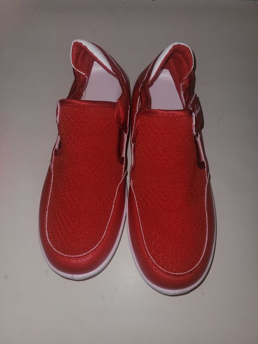 Продам кроссовки