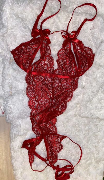 Body sexy crotchless cu fundite - ROSU