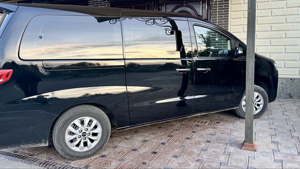 Jac M4 11 o’rinli mikroavtobus