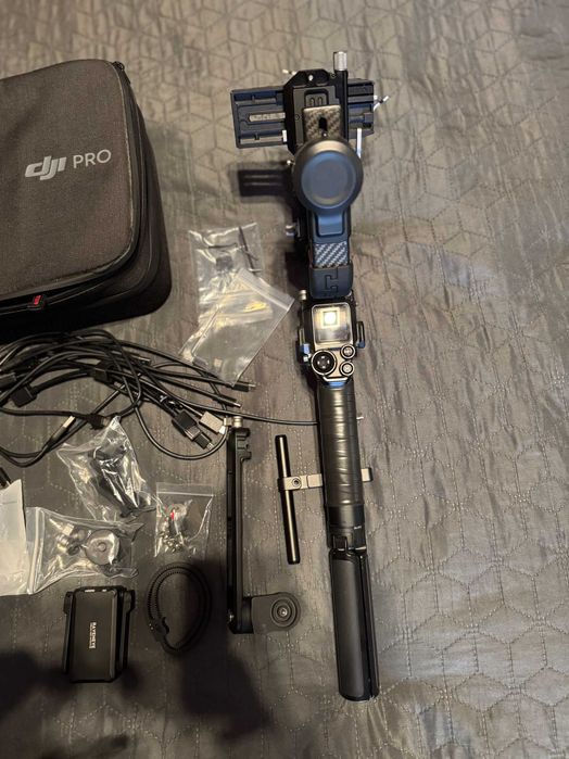 DJI RS 2 PRO Stabilizator Gimbal pe 3 Axe Combo