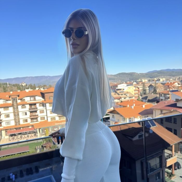 ЧИСТО НОВ Karissa плетен комплект