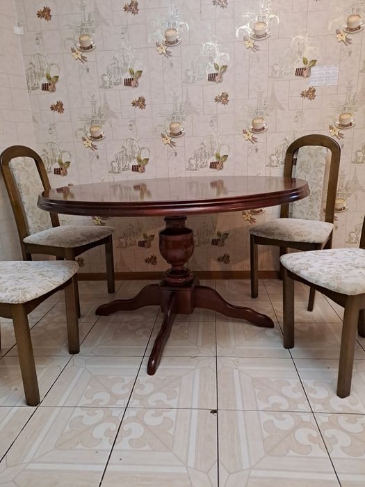 Продам круглый стол со стульями