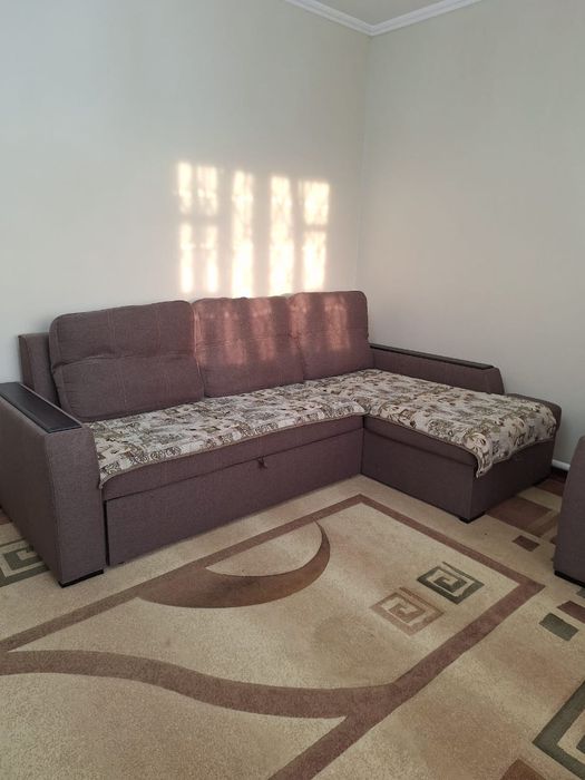 Диван мен кілем сатылады