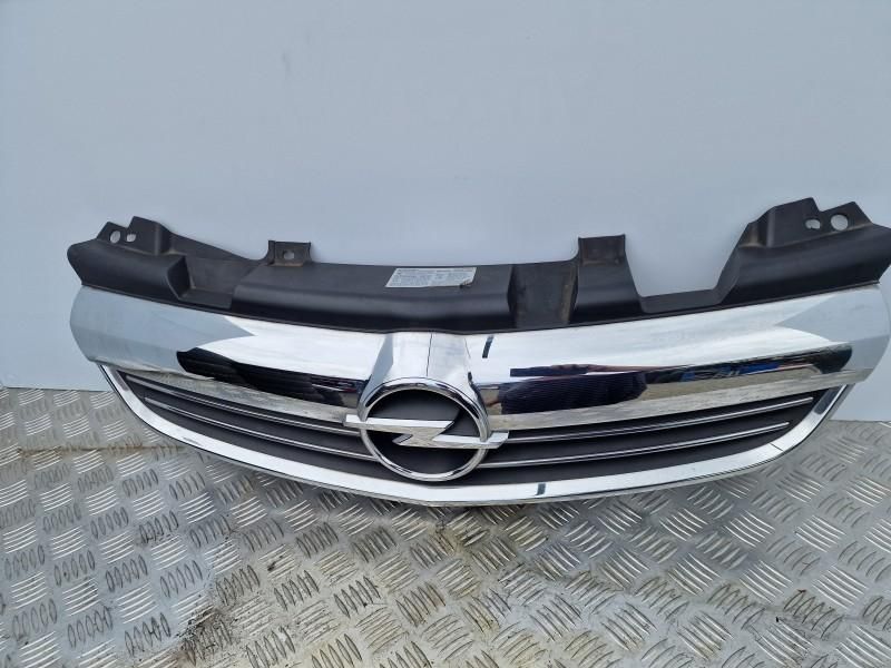 Grila radiator din bara fata Opel Zafira B Facelift