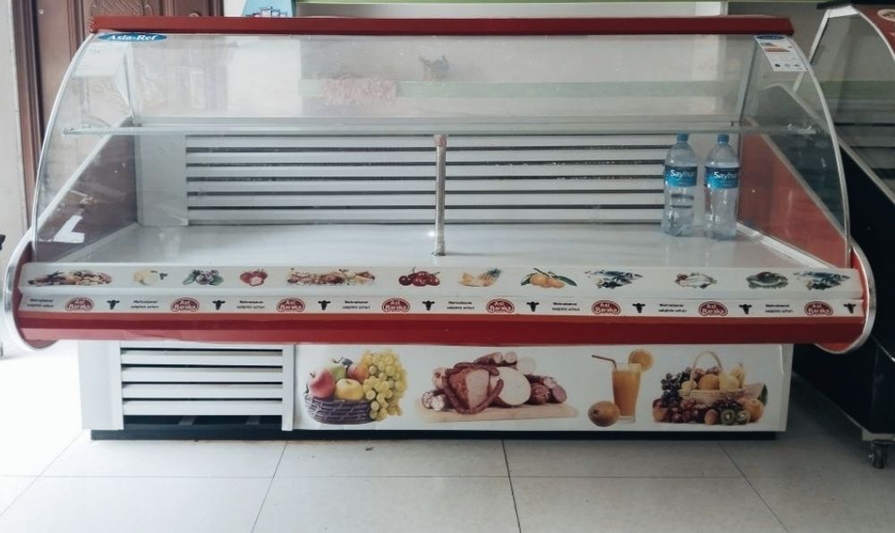 Срочно продаётся витрина холодильник