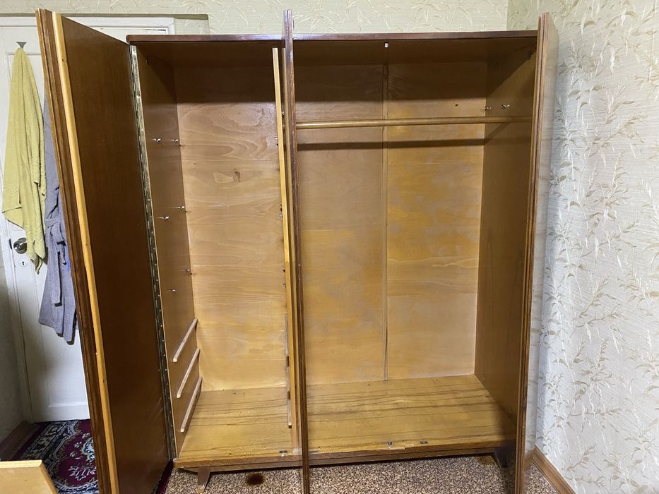 Продается советский шкаф