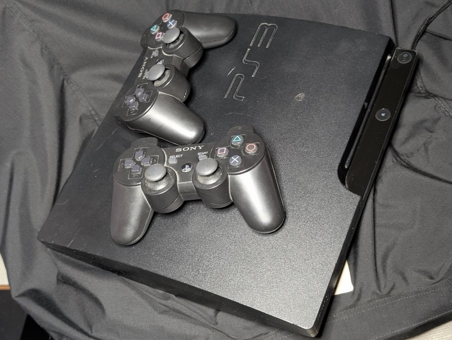 Продаю Playstation 3 slim срочно