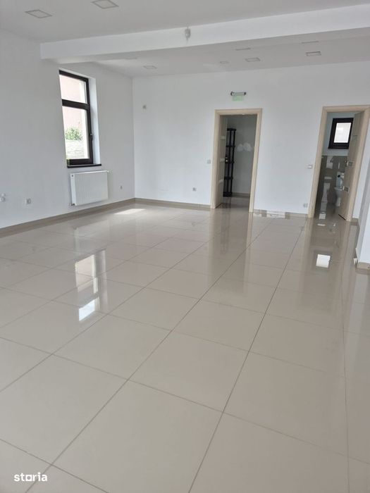 Spatiu comercial de inchiriat | Toate utilitatile | 2 Locuri parcare