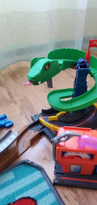 Градче с писти Hot wheels