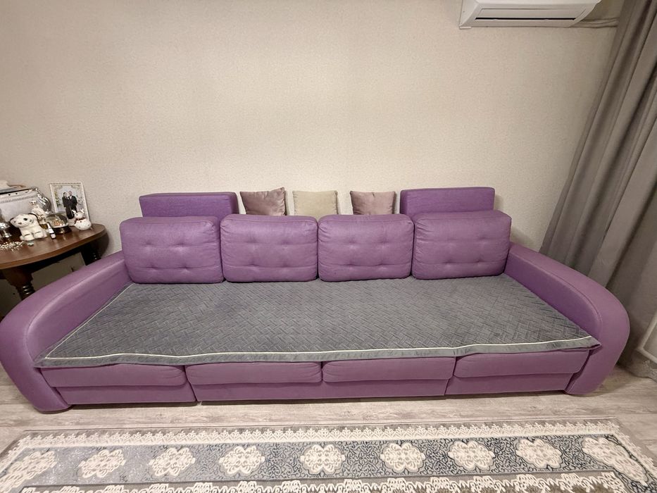 Просторный диван