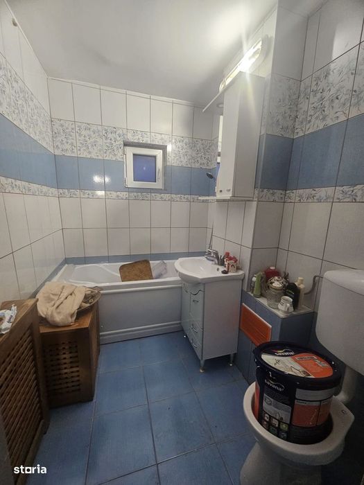 Obcini, parter- vand apartament de 3 camere, perfect spatiu/cabinet.