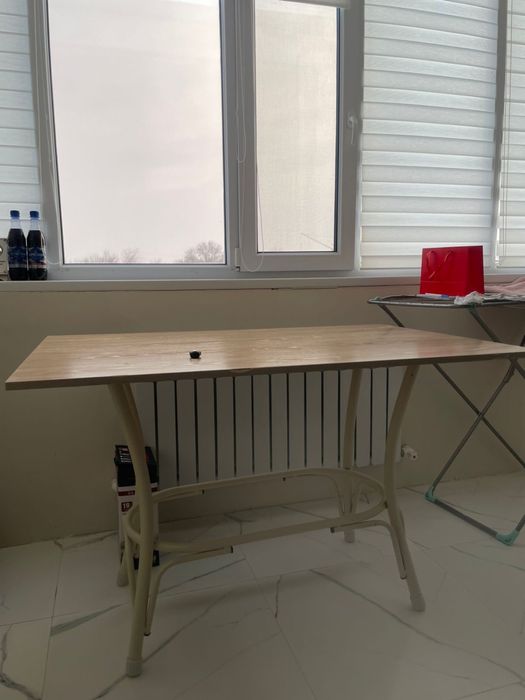 Стол в хорошем состоянии