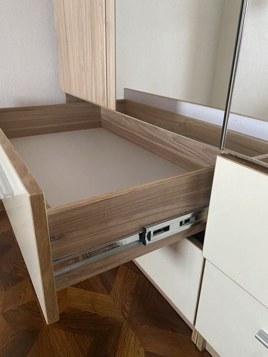 Срочно продам шкафы
