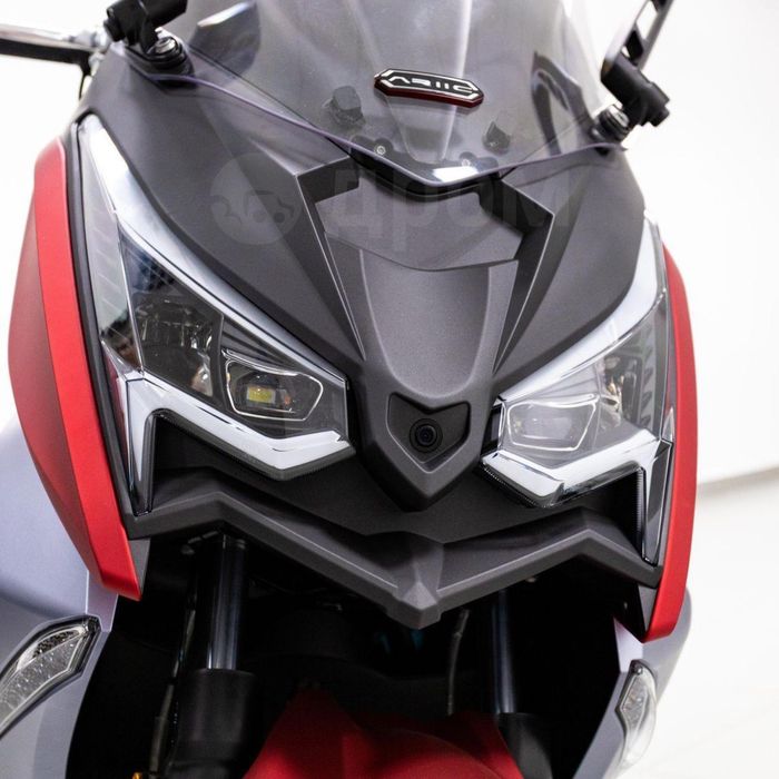 Airiic 320cc макси скутер