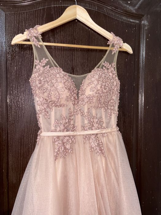 Абитуриентска рокля