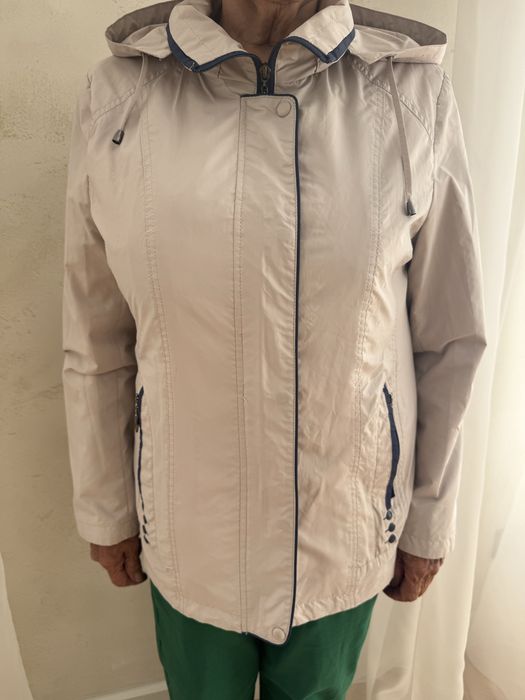 Ветровка женская