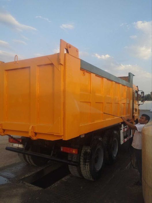 Автомобиль SHACMAN