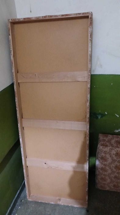 Ofer gratuit 2 saltele cu cadru de lemn 190x70 cm